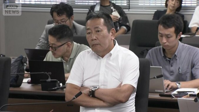 市長の主張に怒りを隠せない職員