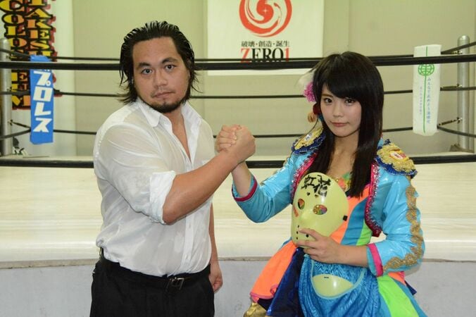 “最強地下アイドル”仮面女子・川村虹花がプロレスデビュー決定　ガンプロ・大家健に逆ビンタ炸裂！ 1枚目