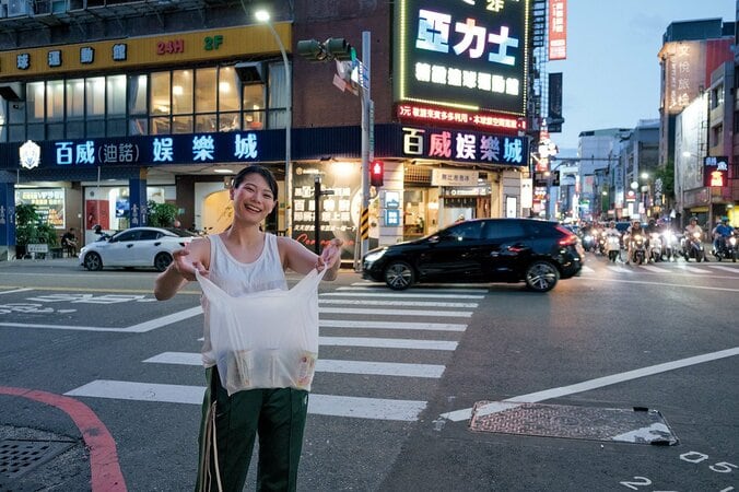 “恥ずかしがるバニー動画”が鬼バズり ときちゃん2nd写真集タイトルは『ときちゃんネイキッド！』 表紙カバー＆イメージカット第2弾も到着 1枚目