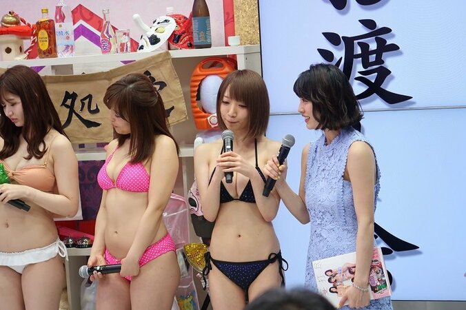 『妄想マンデー』2周年記念写真集『一妄打尽』お渡し会が終了　今野杏南「女性が撮るからこそ…」 3枚目