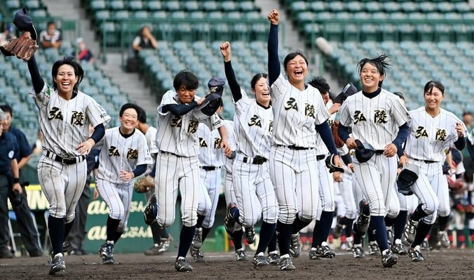 突然のラブコール！「女子野球の監督になってください」 栗山英樹氏が予想外の“監督要請”に驚愕も女子野球の発展に“全力応援宣言” 1枚目