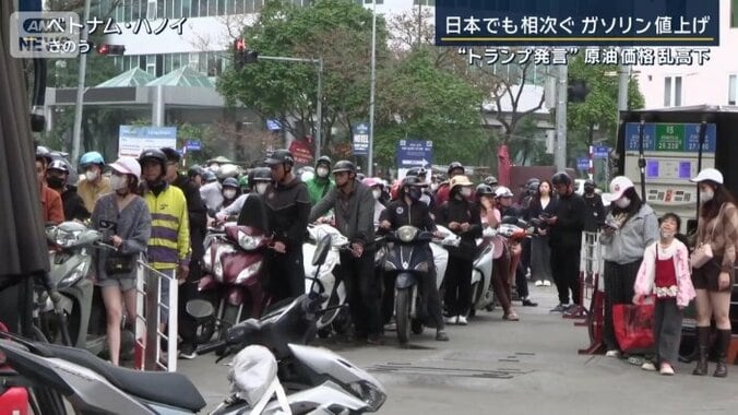 給油に並ぶバイクの列