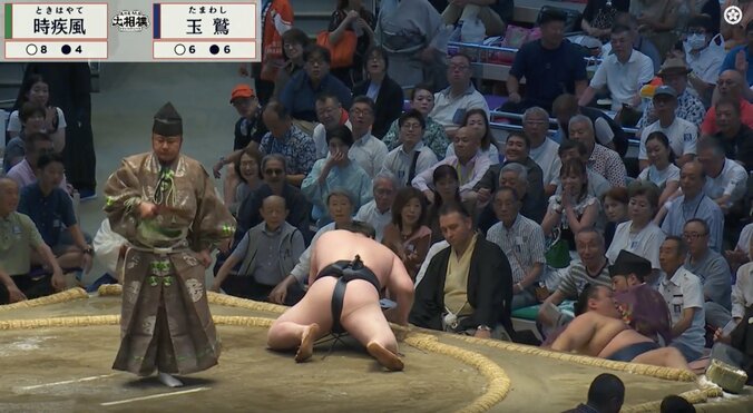 41歳・玉鷲、大ハッスルの逆転劇! 際どい決着に「逆やと思った」ファン反応も「ほんとだ」カメラが捉えた“左手”話題に 5枚目
