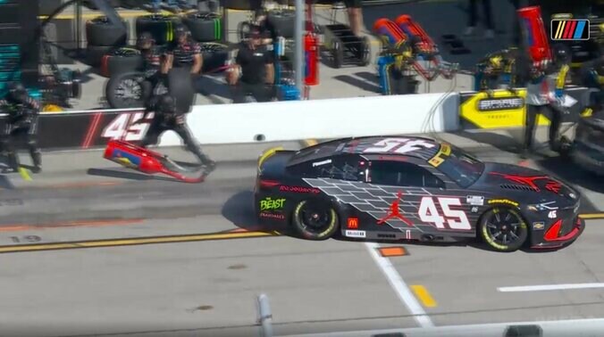 「給油缶引きずりかけた」レース中に起きたまさかのトラブルに「大丈夫か」「ガス缶がつながって…」放送席騒然 4枚目