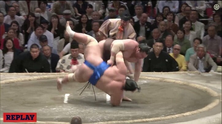 「白鵬は琴奨菊の意表を突いた」錣山親方　1敗を守った白鵬は、全勝の栃ノ心をぴったり追走