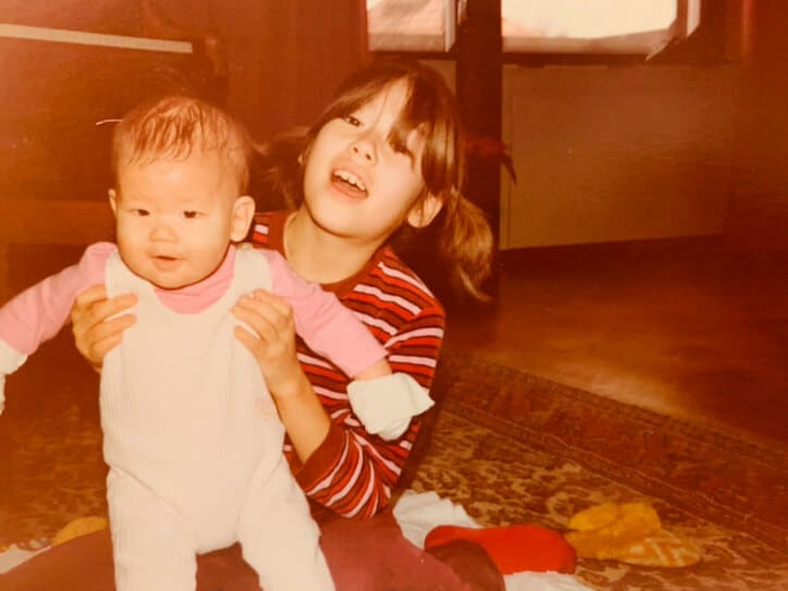  LiLiCo、推定41年前の弟との2ショットを公開「家族に会いたい」 