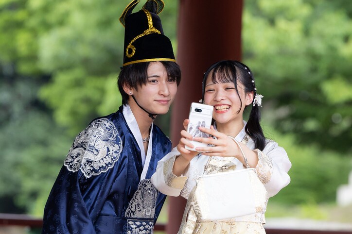 「かわいい!かわいすぎる!!」モテ女子2人の韓国民族衣装に男子たちの目が釘付け!『今日好き』カンヌン編第3話