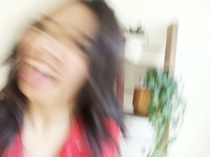 岡田結実、多彩すぎる自撮りに反響 変顔、大人っぽショットに「全部可愛い」の声