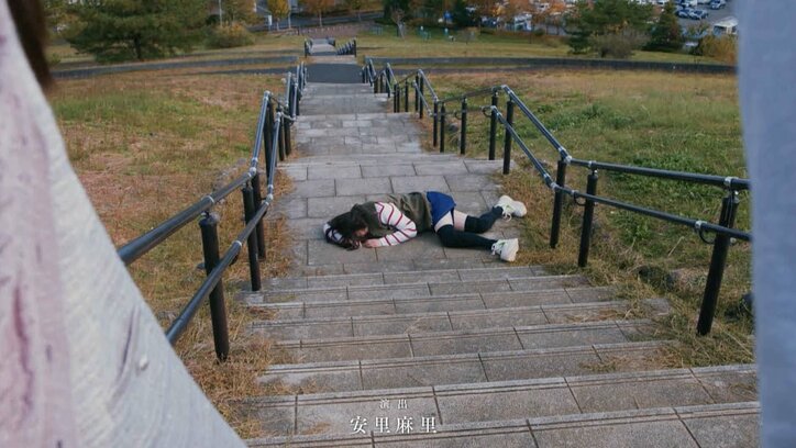 カッターナイフを振り回し不倫女に襲い掛かる!ぶちギレストーカー女を怪演『すずめの戸締まり』原菜乃華がすごい『泥濘の食卓』