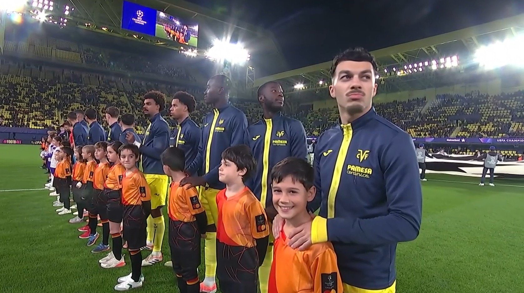 【映像】アンセム間違いに選手困惑→大ブーイング