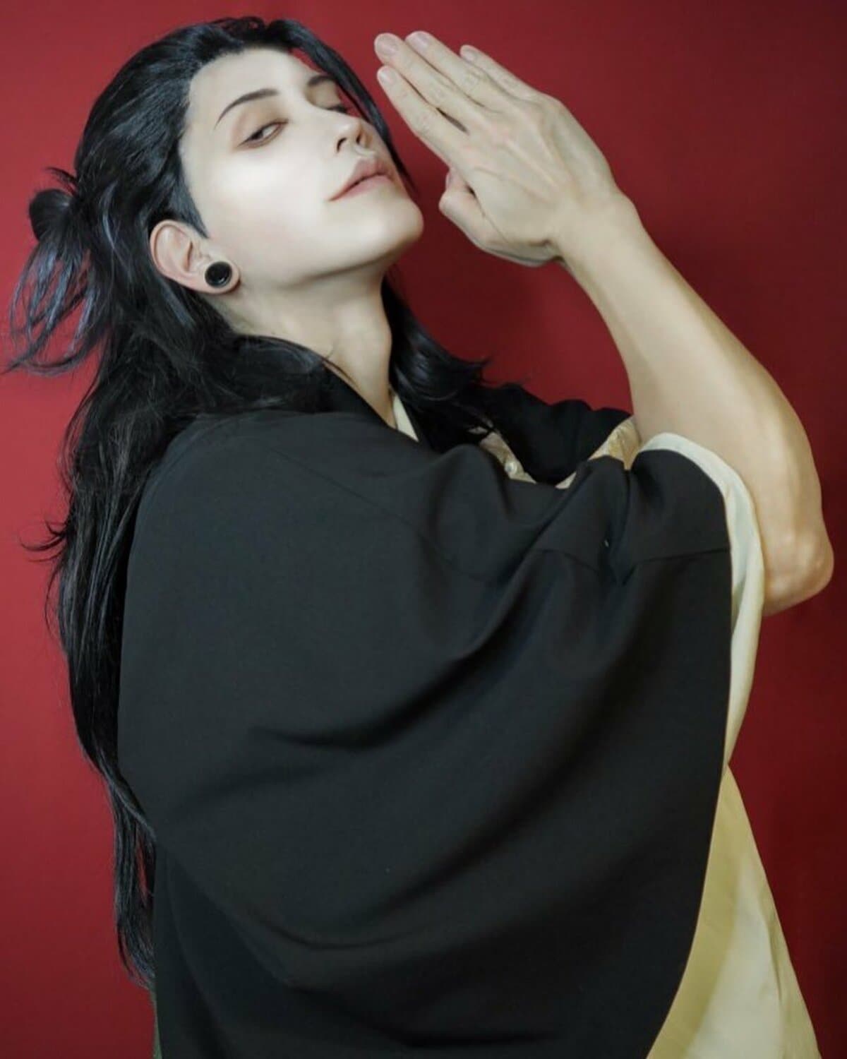 コスプレイヤー・ZUMI、「呪術廻戦」夏油傑の誕生日コスを披露