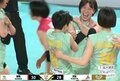 女子バレー、188cmを164cmが止めた！？ 身長差24cmを跳ね返した衝撃ブロック 大歓喜の輪が微笑ましい