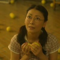 中山美穂、『時効警察』でメガネの学生姿を披露