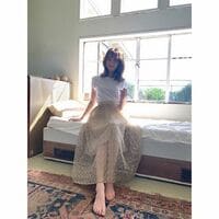 「ほんと天使、女神」「足の指まで美しい」佐々木希、美脚が透けて見える私服ショットにファン絶賛