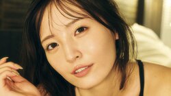 #よーよーよー・由良ゆら、大人っぽさ魅せる水着グラビア 『FLASH』初登場