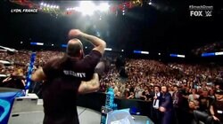 米人気レスラーが警備員にブチギレ！ “狂気のバックドロップ葬”でセキュリティ悶絶KO「錯乱していますね」解説陣呆然、場内は騒然