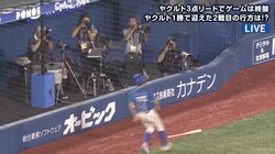 「逃げろ！」よりも「撮らなきゃ！」バレンティンが飛ばしたバットをカメラマンが激写