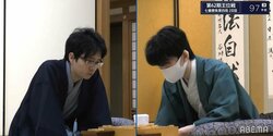 藤井聡太王位、勝てば防衛王手の一局は形勢有利でまもなく終盤 豊島将之竜王粘れるか 両者残り約1時間／将棋・王位戦七番勝負第4局