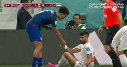ピッチではフェアプレー イラン代表選手に手を差し伸べるアメリカ代表DFロビンソンに「いいやつだな」「涙」