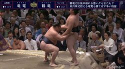 鶴竜、“横綱相撲”で好調の竜電を圧倒　2敗の朝乃山と並び優勝争いを一歩リード