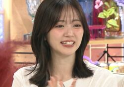 「美脚！」「かわいい～」NiziUメンバーのデートコーデに鈴木愛理が興奮「またミニスカート！」