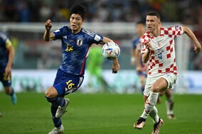 【W杯】冨安健洋、勝ち越しを許さない“好守備”を本田も絶賛　「素晴らしい」「ナイスブロック！」