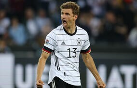 「これはどっちも買う」「素敵すぎ」ドイツ代表のW杯ユニが大好評！ホームは1908年をモチーフに