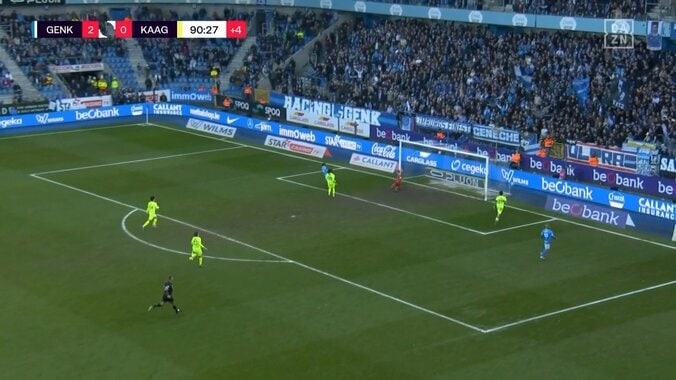 早送りかよ！伊東純也がレベチな“超爆速”40mランから圧巻アシスト「1人だけプレミアリーガーおる」DF置き去りの仰天スピード＆極上ラストパスにファン衝撃 5枚目