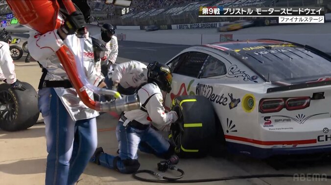 【写真・画像】「とてつもないミス！」ピットストップで突如ジャッキが落ちる戦慄の瞬間に解説者も絶叫！　1枚目