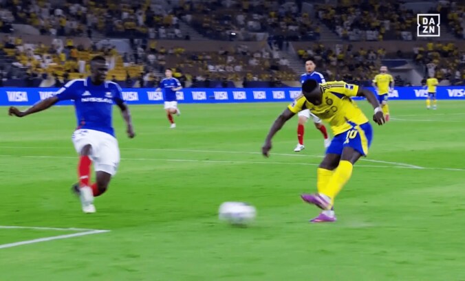 【写真・画像】「反応速いわ…」C・ロナウド、横浜F・マリノス戦でキャリア通算934ゴール目！「本当に40歳か」「ACLにロナウドとか笑える」ファン驚愕の瞬間　1枚目