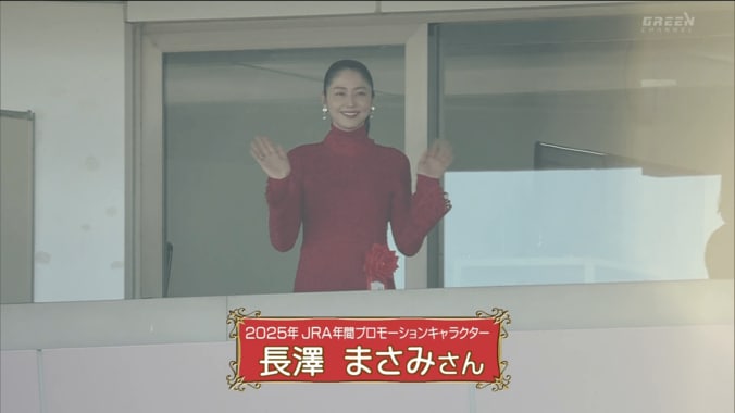 手を振る長澤まさみ