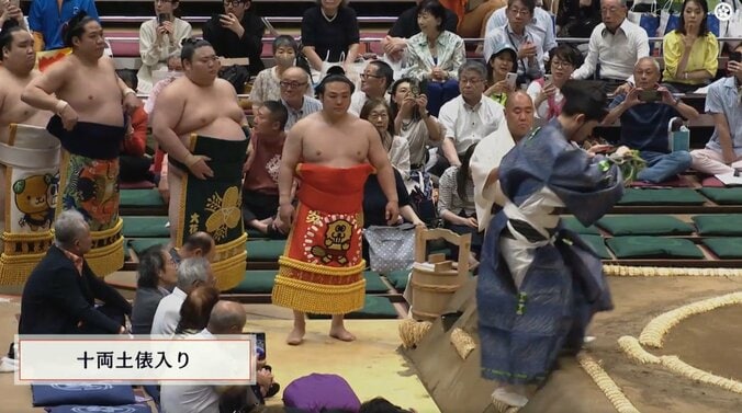 「ギャップありすぎだろ」炎鵬、凛々しい表情と“正反対”のキュートな化粧まわしにファン悶絶 2枚目