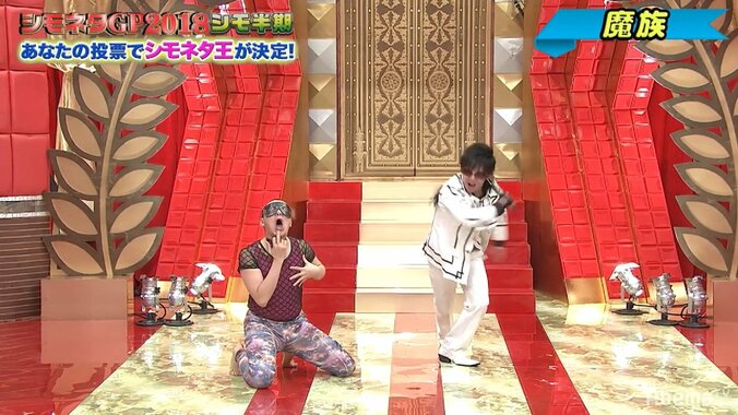 大川藍、ぞっこん！　お笑いコンビ・魔族「ムチとの遭遇」で恍惚の表情 3枚目