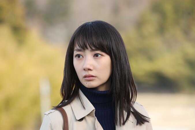 波瑠＆成田凌、惹かれ合いながらも別々の人生を選んだ二人の30年を描く『弥生、三月』予告映像解禁 10枚目