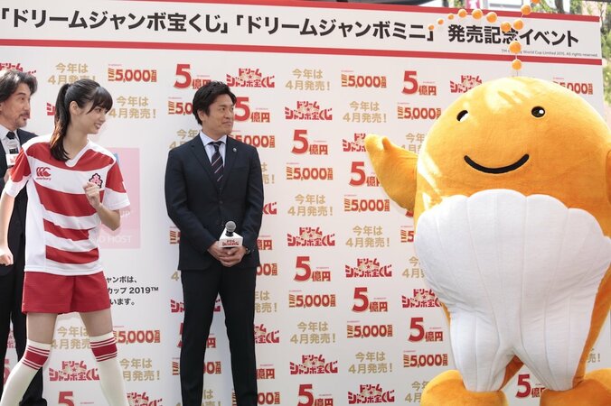 新川優愛　宝くじが当たったら「家族全員と犬が一緒に住める大きな家を建てたい」 3枚目