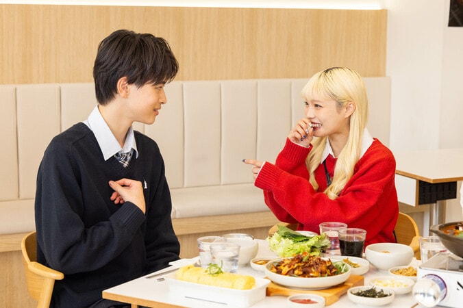 【写真・画像】「こんなイケメンが私のこと来てほしいって…！」金髪イメチェンで再登場のひなた、早くもモテモテ『今日好き』テグ編第1話　4枚目