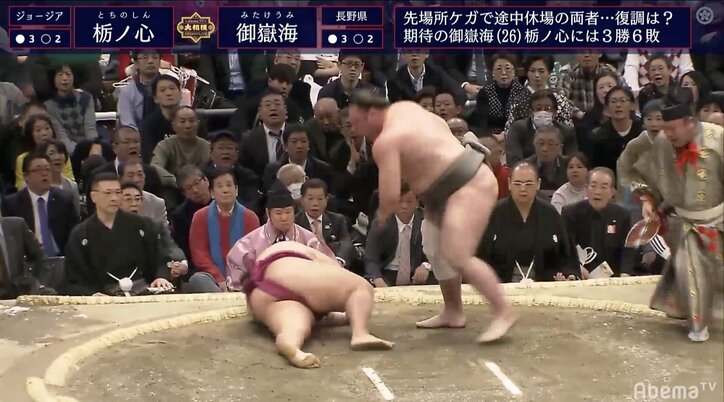 カド番・栃ノ心、御嶽海を“豪快に”土俵に叩きつける上手投げで2敗守る