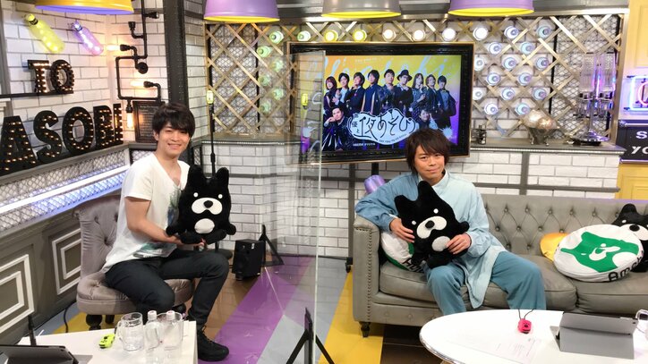 浪川大輔と石川界人が“シャツボタン飛ばし”に挑戦！パツパツのシャツ姿に「俺、スタイルいいな……」