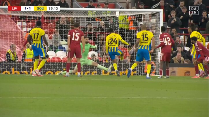 【映像】ヘディング処理を誤りゴールを許した瞬間