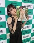モデル雀士の岡田紗佳、優美なシースルードレス姿に「最高に綺麗です」と反響