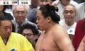 霧島に惜敗の琴栄峰、物言い最中に兄・琴勝峰と感動の光景 心配して歩み寄り…「エモすぎ」「可愛かった」ファンほっこり