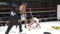 リング下に転落、3度のダウン＆タオル投入の劇的KO！ 「場外に落ちるの初めて見た」打撃戦に視聴者騒然