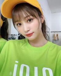 「かわいすぎ！！！」「めるの笑顔しか勝たん」生見愛瑠のキュートなサンバイザー姿にファン歓喜