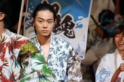 菅田将暉、橋本環奈の演技を絶賛「鼻をほじったり、ゲロを吐いたり」