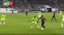 「メッシかよ！」「魔法使い」 相手DFを狂わせる天才的ドリブルを炸裂した瞬間　もはやファウルでしか止められない “ドイツの至宝”の超絶テクニック