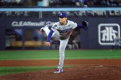 一体、何が起きた…！？ 山本由伸に「絶望しかない」衝撃の1球→相手打者が動けなくなる「首かしげてる」「宝石やな」