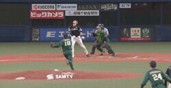 球場騒然！ボールはどこに行った！？ バントしたのにまさかの「バックネット越え」 “球界屈指の超人”ソフトバンク・柳田の驚愕パワー？がエグすぎる瞬間