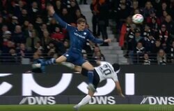 皇帝がブッ飛ばされた！ 長谷部誠に強烈なジャンピングアタックが炸裂する衝撃シーン　危険すぎるファウルにファンも激怒