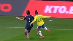 強すぎる！ なでしこ・南萌華、ブラジル代表FWと“スプリント勝負”→爆速スライディングで吹っ飛ばす… 圧巻の“1対1守備”「安心感マシマシ」