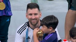 「こんなメッシ見たことない」トロフィーを手に息子とおどける貴重映像 公式が捉えた「おどけるメッシ」が話題